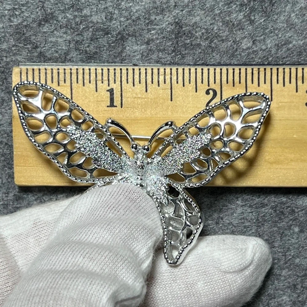 Vintage Silver Tone Butterfly Brooch Openwork Filigree Pin Sarah Coventry‎ 70s